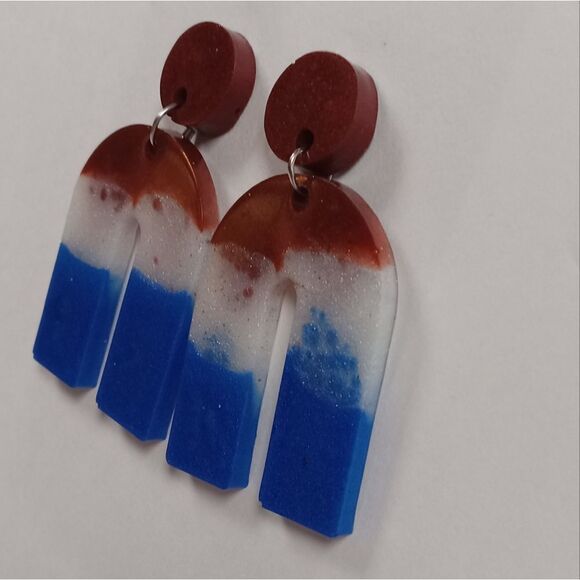 CLEARANCE  Red, white and blue resin stud and arch earrings - Picture 4 of 5